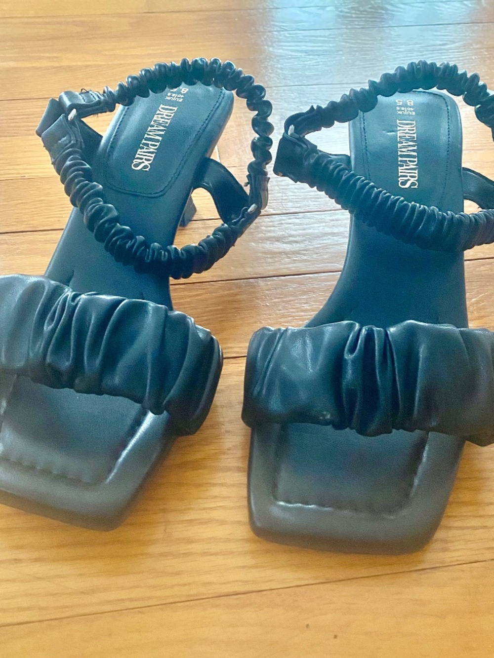 Dream Paris Low-Heel Sandals Size 8.5 / 40 EU